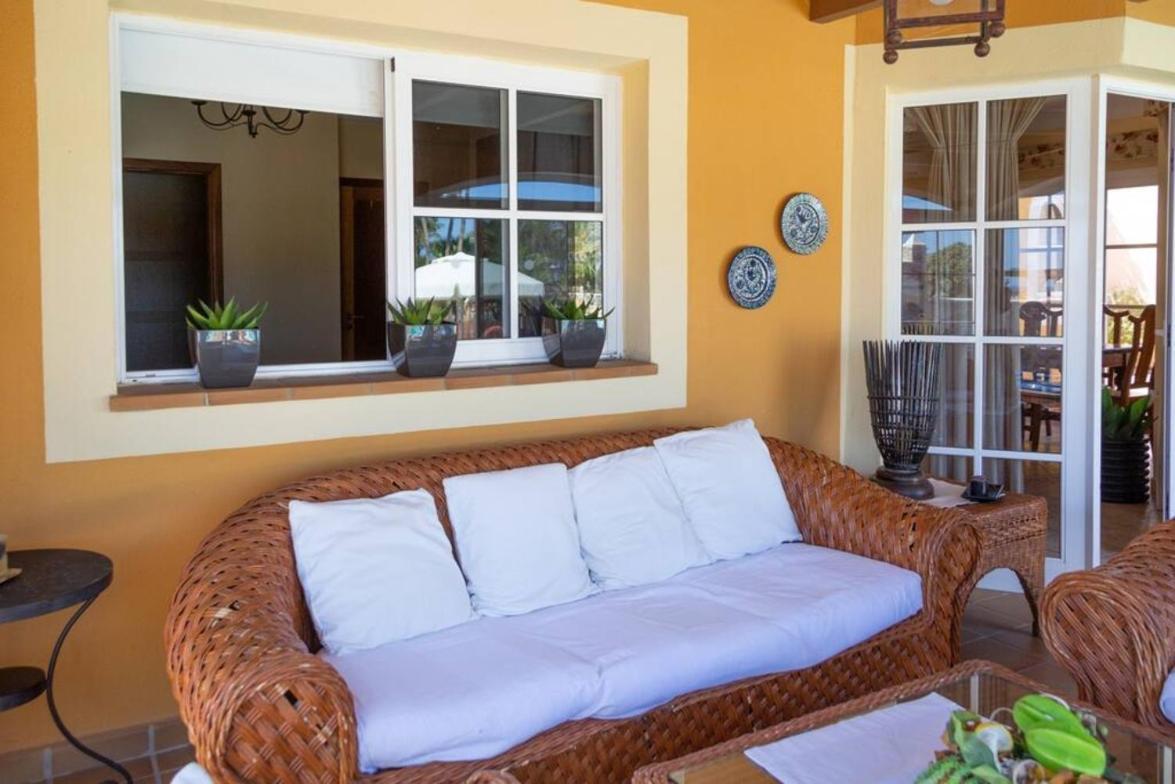 Vergel With Huge Private Pool, Jacuzzi, Sauna & Bbq By Amazzzing Travel *